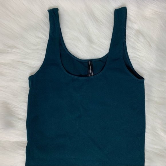 Aritzia Babaton Bowie Seamless Tank Top Dark Green Size Small - Picture 3 of 10